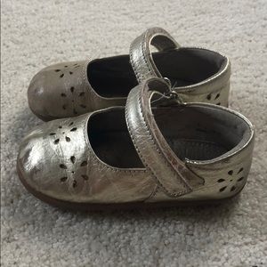 See Kai Run gold Mary Janes 6 leather